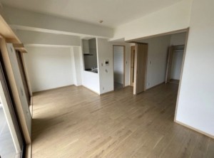 藤沢市大庭、中古マンションの居間画像です