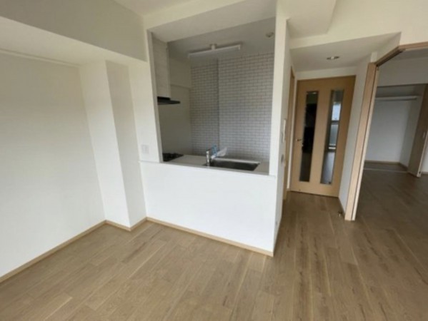 藤沢市大庭、中古マンションのキッチン画像です