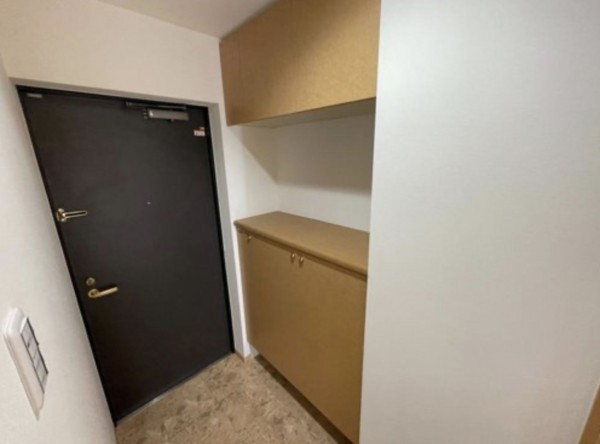 藤沢市大庭、中古マンションの玄関画像です