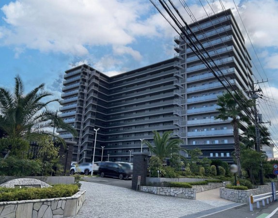 藤沢市川名、中古マンションの外観画像です