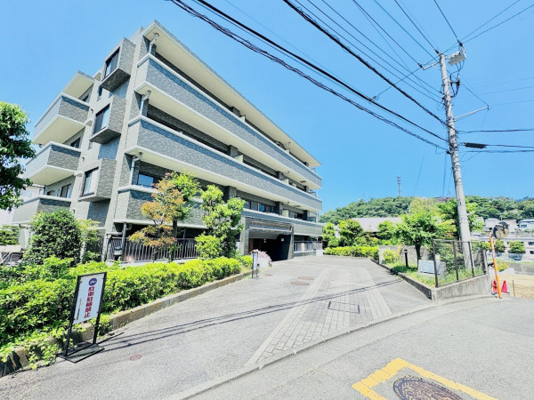 藤沢市鵠沼藤が谷、中古マンションの外観画像です