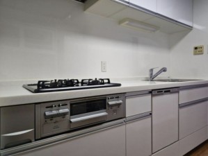 藤沢市片瀬海岸、中古マンションのキッチン画像です