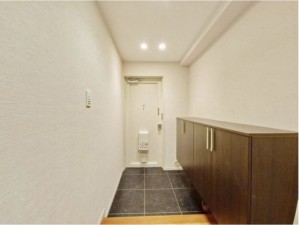 藤沢市片瀬海岸、中古マンションの玄関画像です