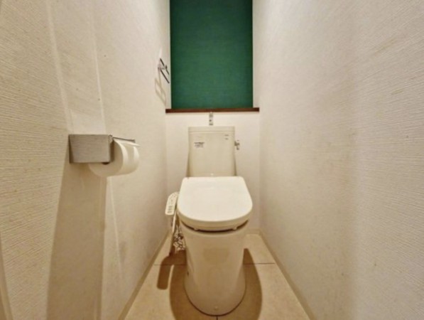 藤沢市片瀬海岸、中古マンションのトイレ画像です