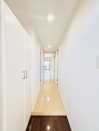藤沢市善行坂、中古マンションの玄関画像です