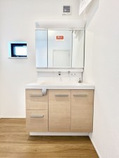 藤沢市善行、新築一戸建ての洗面画像です