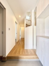 藤沢市善行、新築一戸建ての玄関画像です