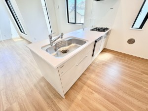 藤沢市善行、新築一戸建てのキッチン画像です