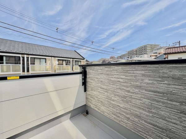 藤沢市善行、新築一戸建てのバルコニー画像です