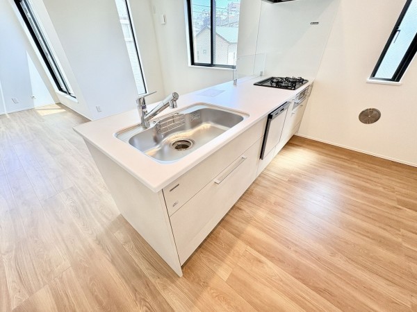 藤沢市善行、新築一戸建てのキッチン画像です