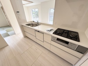 藤沢市大庭、新築一戸建てのキッチン画像です