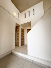 藤沢市大庭、新築一戸建ての玄関画像です