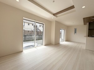 藤沢市大庭、新築一戸建ての居間画像です