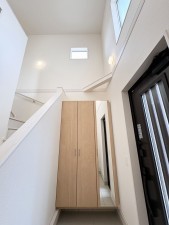 藤沢市大庭、新築一戸建ての玄関画像です