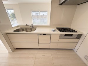 藤沢市大庭、新築一戸建てのキッチン画像です