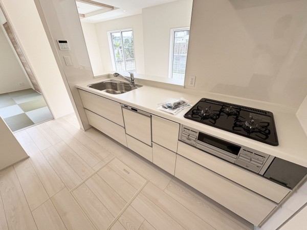 藤沢市大庭、新築一戸建てのキッチン画像です