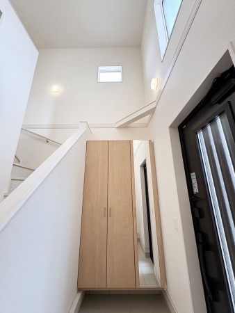 藤沢市大庭、新築一戸建ての玄関画像です