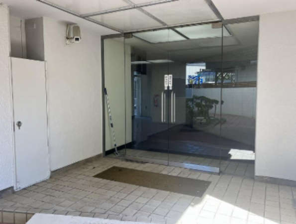 藤沢市片瀬海岸、中古マンションのエントランス画像です