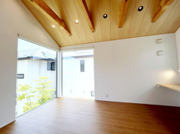 藤沢市辻堂東海岸、中古一戸建ての居間画像です