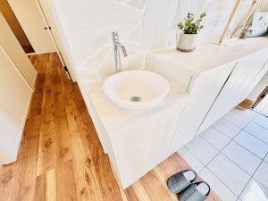 藤沢市片瀬、新築一戸建ての玄関画像です