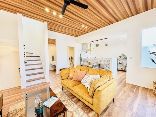 藤沢市片瀬、新築一戸建ての居間画像です