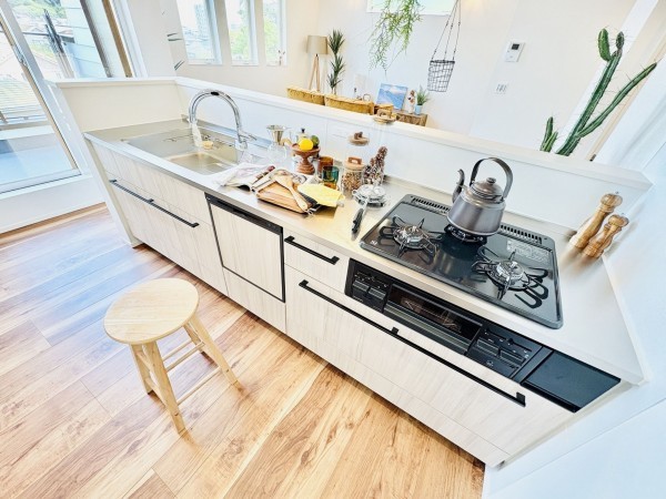 藤沢市片瀬、新築一戸建てのキッチン画像です