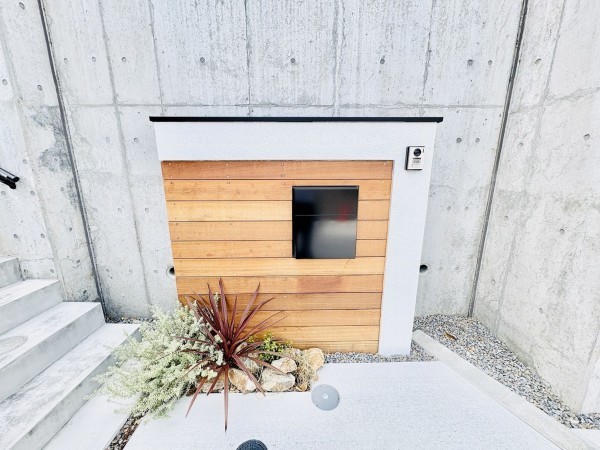 藤沢市片瀬、新築一戸建ての玄関画像です