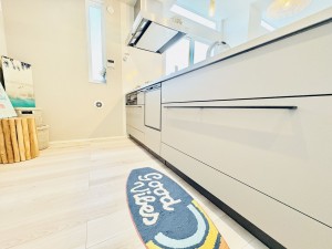 藤沢市片瀬、新築一戸建てのキッチン画像です