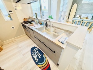 藤沢市片瀬、新築一戸建てのキッチン画像です