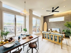 藤沢市片瀬、新築一戸建ての居間画像です