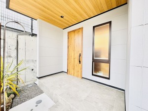 藤沢市片瀬、新築一戸建ての玄関画像です