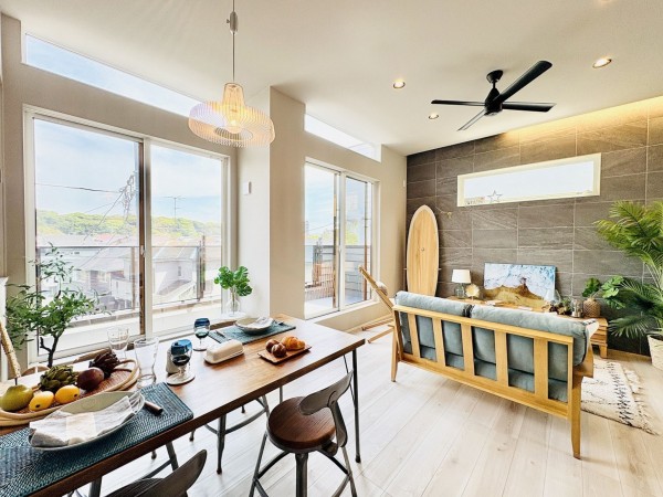 藤沢市片瀬、新築一戸建ての居間画像です