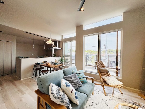 藤沢市片瀬、新築一戸建ての居間画像です