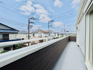 藤沢市鵠沼海岸、新築一戸建てのバルコニー画像です