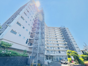藤沢市亀井野、中古マンションの外観画像です