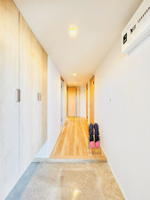 藤沢市亀井野、中古マンションの玄関画像です