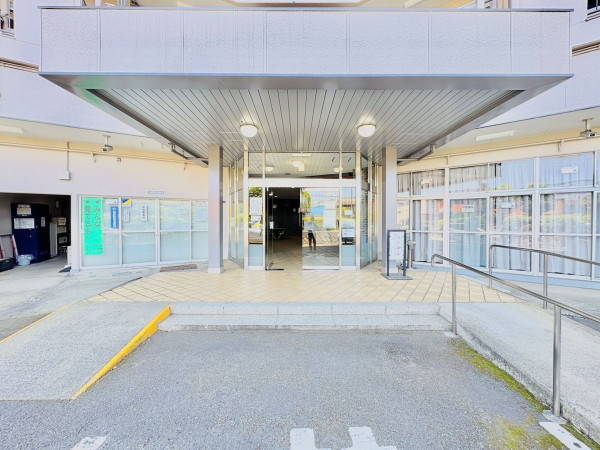 藤沢市亀井野、中古マンションのエントランス画像です
