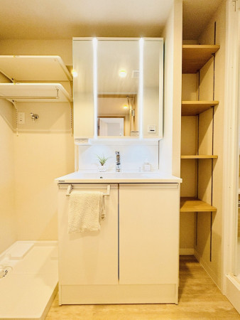 藤沢市亀井野、中古マンションの洗面画像です