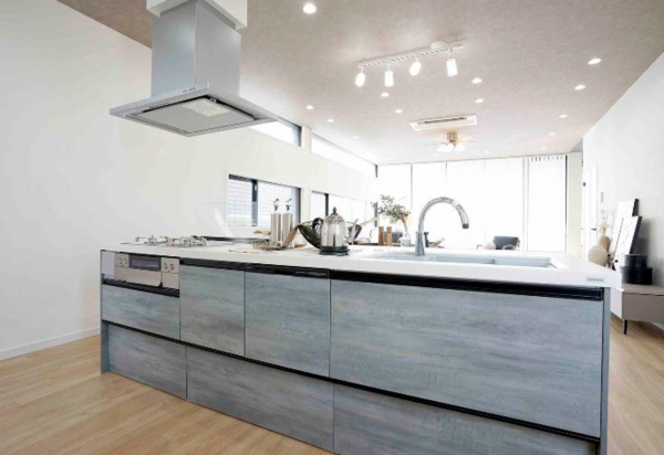 藤沢市片瀬、中古一戸建てのキッチン画像です