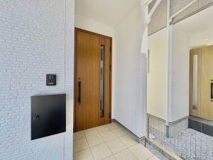 藤沢市善行、新築一戸建ての玄関画像です
