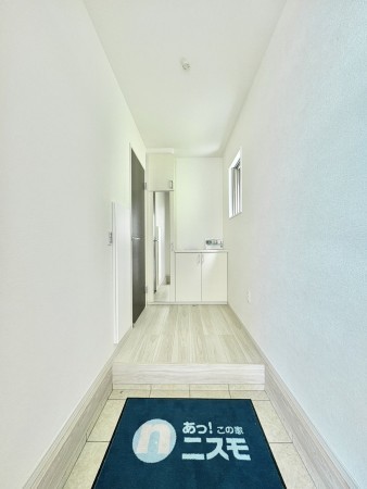 藤沢市善行、新築一戸建ての玄関画像です