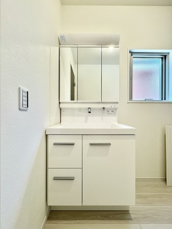 藤沢市善行、新築一戸建ての洗面画像です