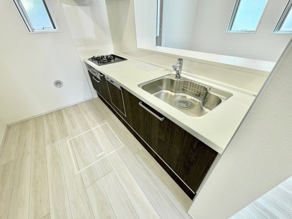 藤沢市善行、新築一戸建てのキッチン画像です