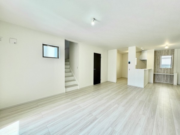 藤沢市善行、新築一戸建ての居間画像です