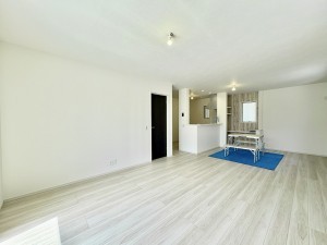 藤沢市善行、新築一戸建ての居間画像です