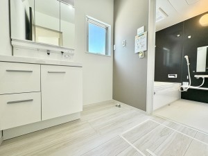 藤沢市善行、新築一戸建ての洗面画像です