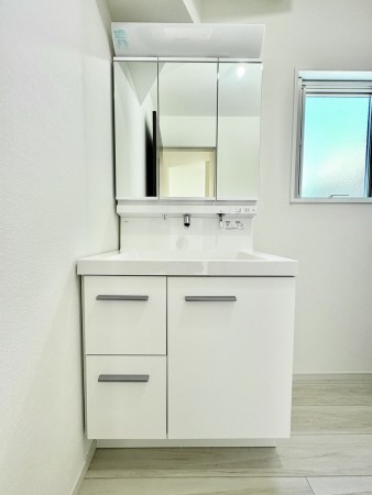 藤沢市善行、新築一戸建ての洗面画像です