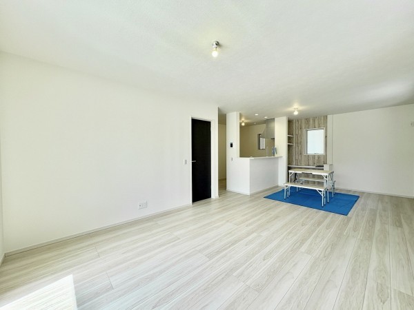 藤沢市善行、新築一戸建ての居間画像です