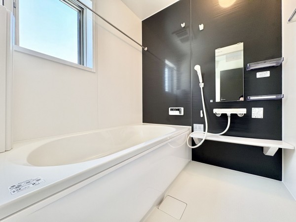 藤沢市善行、新築一戸建ての風呂画像です