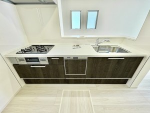 藤沢市善行、新築一戸建てのキッチン画像です